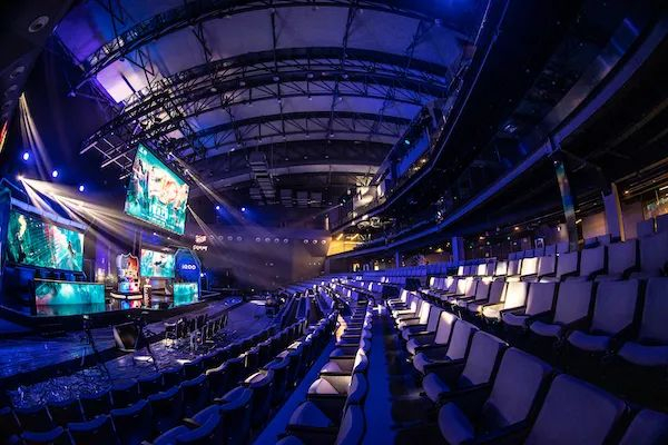 功借助中国 功借助中国